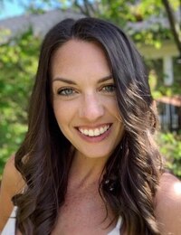 Lauren Johnstone, Registered Massage Therapist